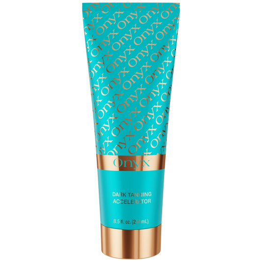 Loción bronceadora Onyx Dark Tanning Accelerator de 251 ml mostrada en primer plano con diseño colorido y fondo desenfocado.